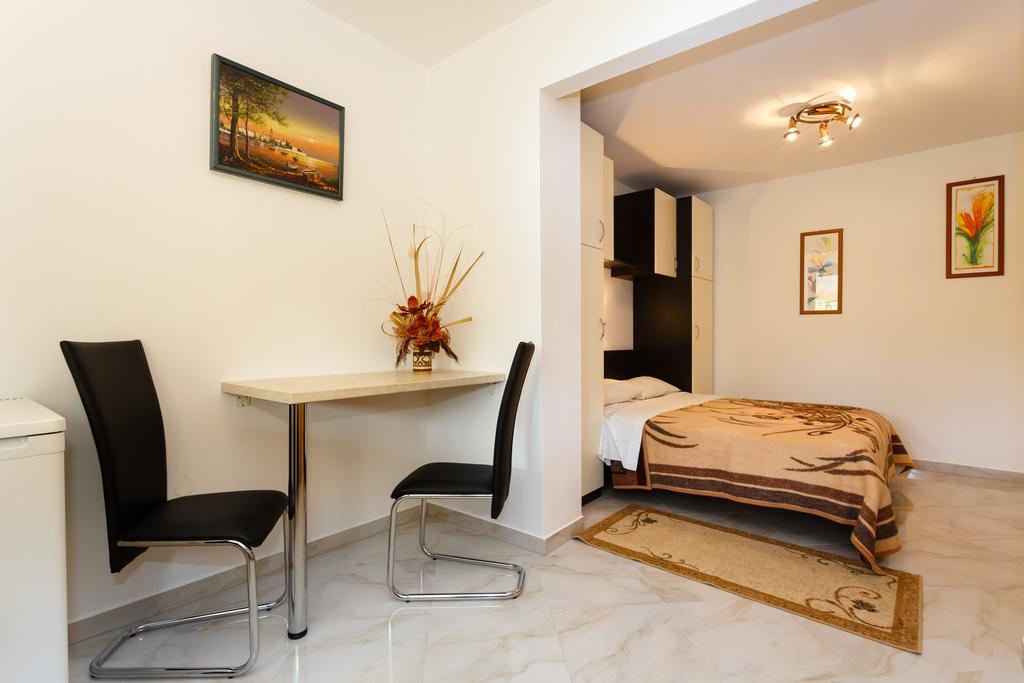 Rimbaldo Apartments Krk Town Eksteriør bilde